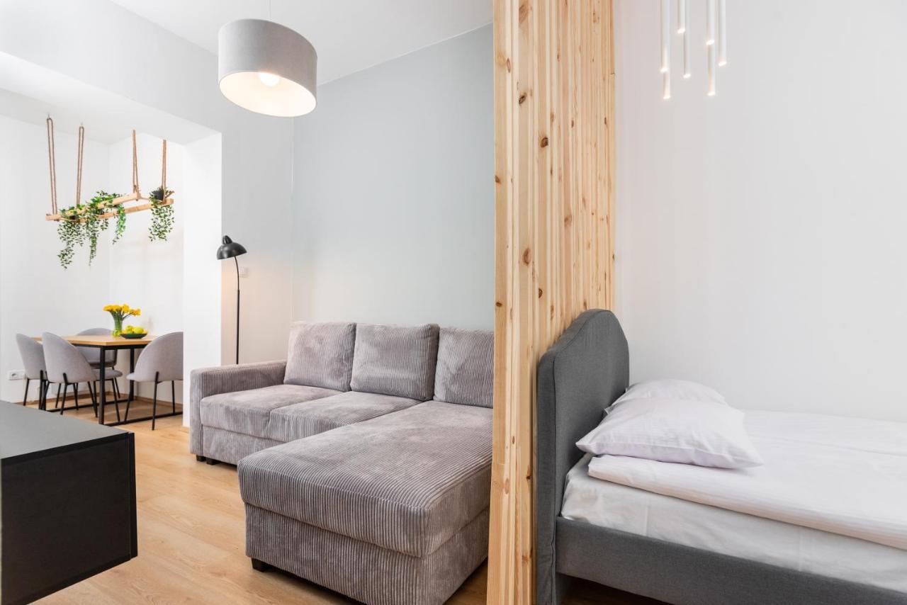 Modern Centrally Located - By Upstairs Apartmán