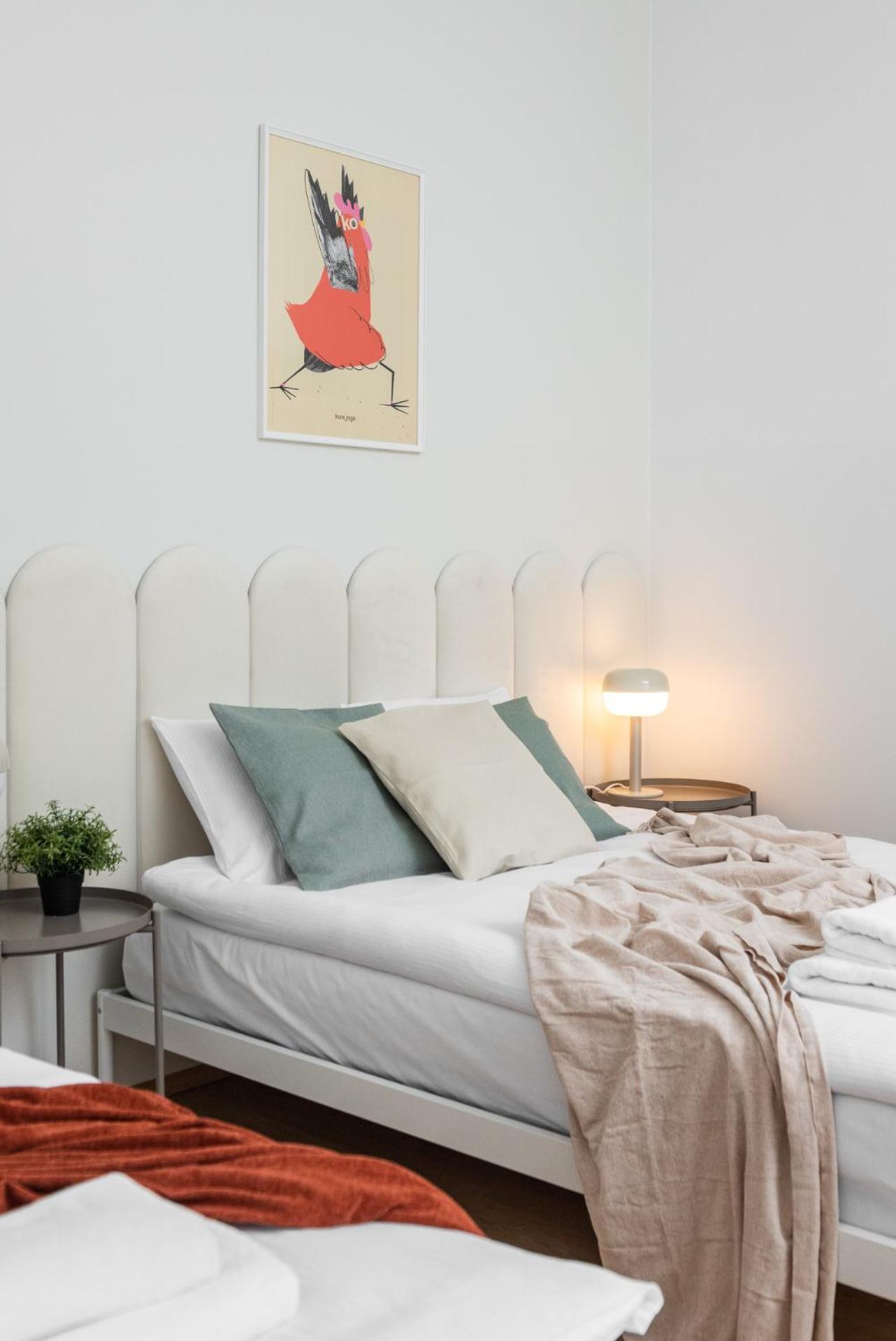 Modern Centrally Located - By Upstairs * Krakov