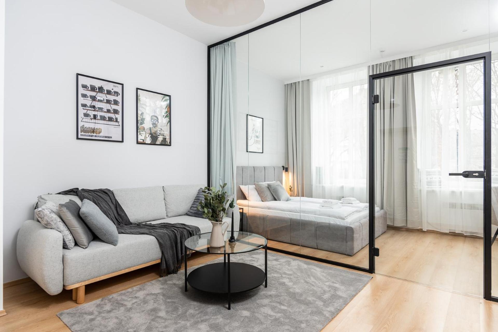 Modern Centrally Located - By Upstairs Apartmán
