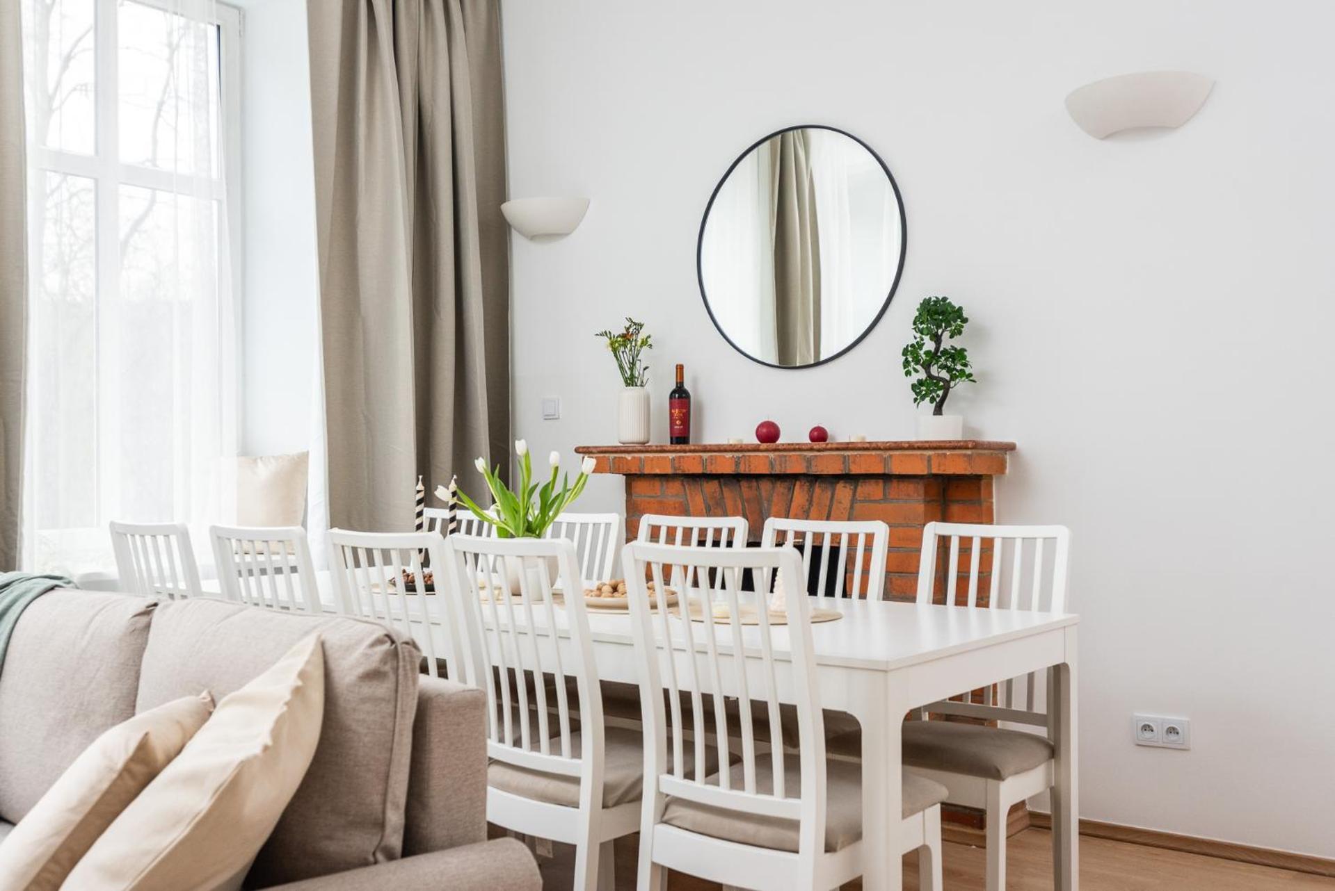 Modern Centrally Located - By Upstairs Apartmán
