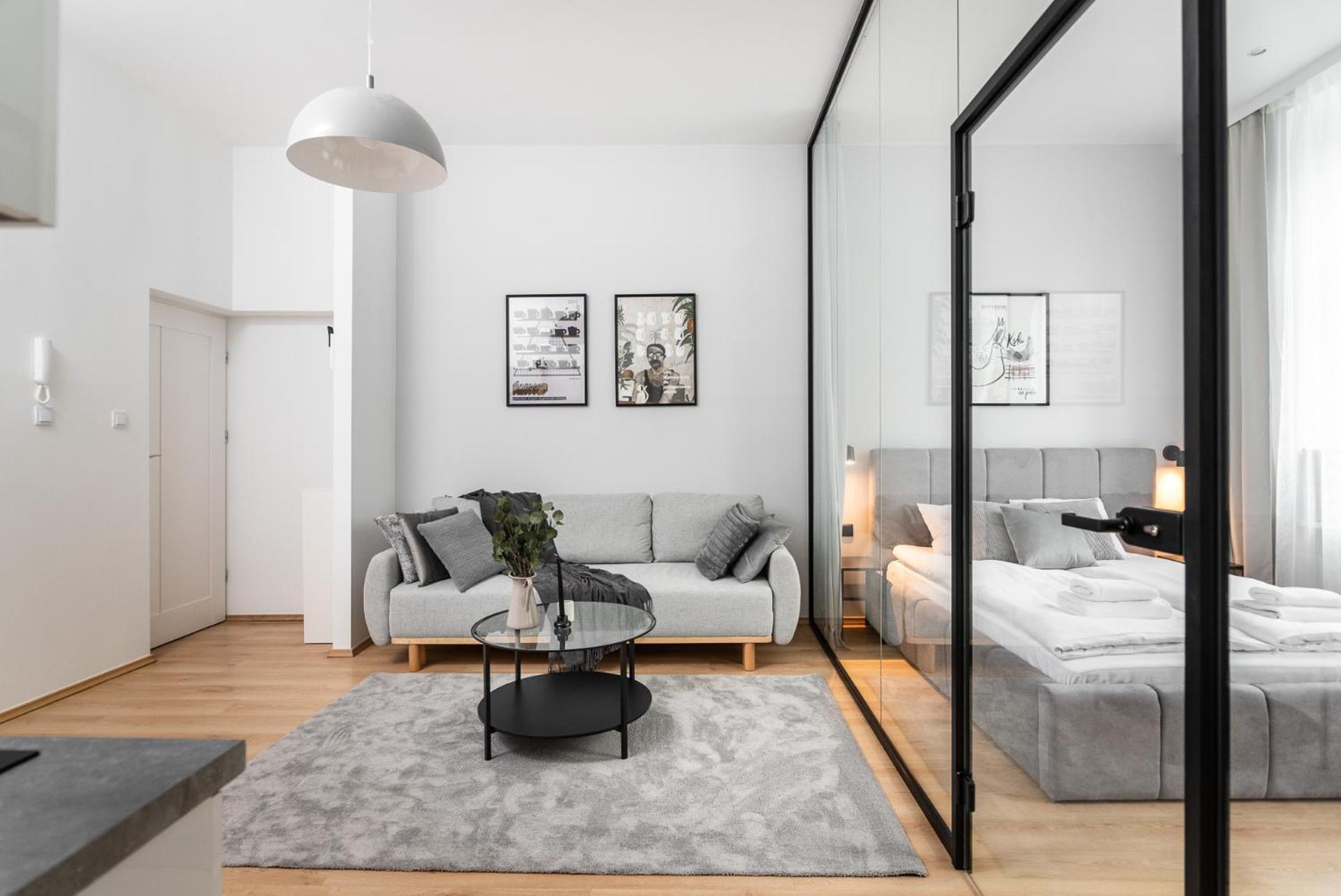 Modern Centrally Located - By Upstairs * Krakov